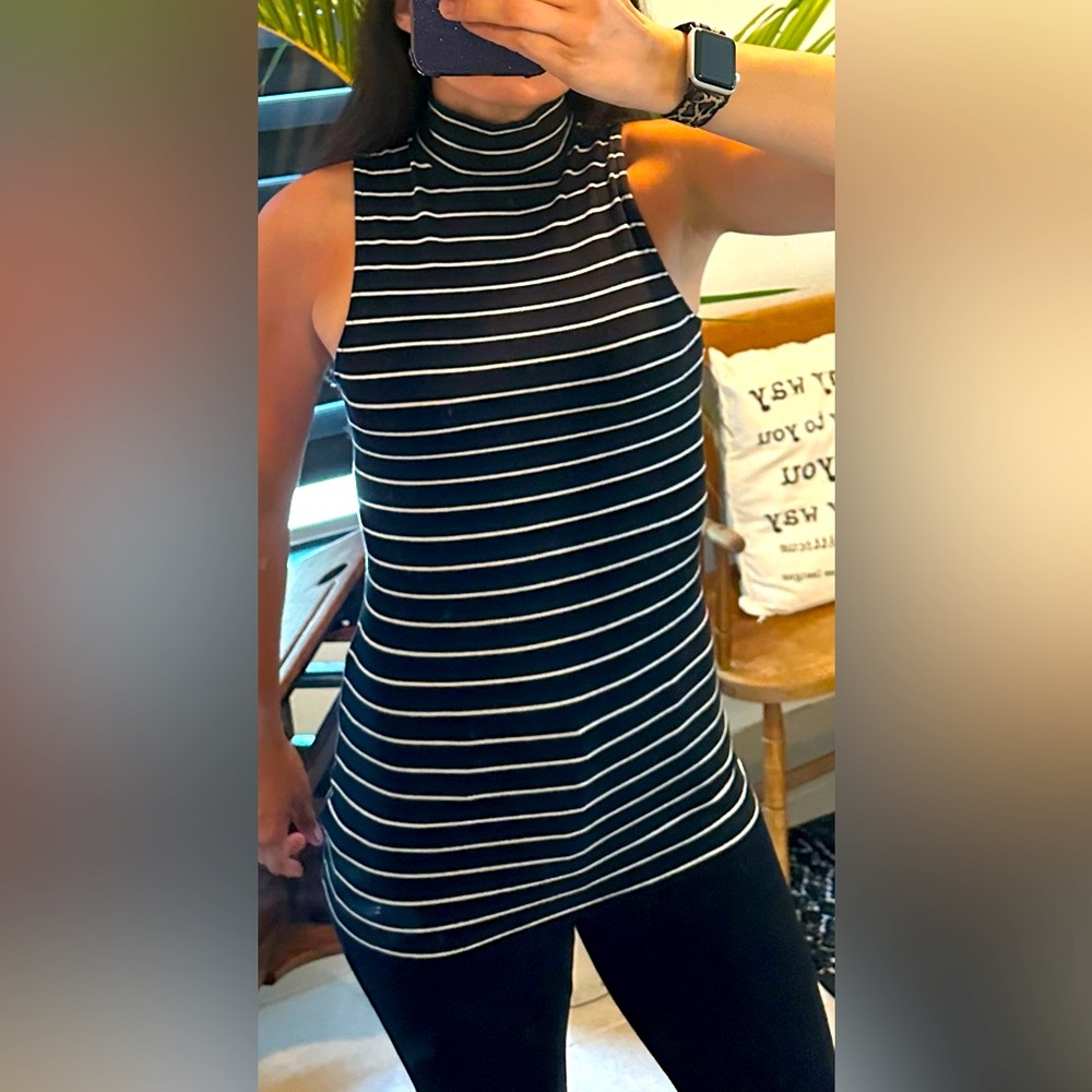 EXPRESS Sleeveless Top With Keyhole Back